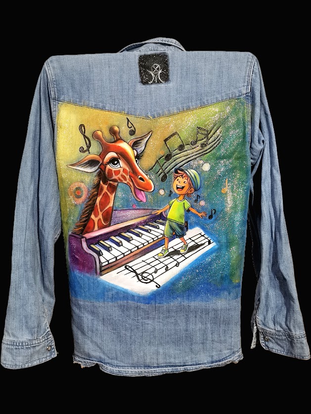 Cămașă denim pictată manual – Girafă muzicală - imagine 2